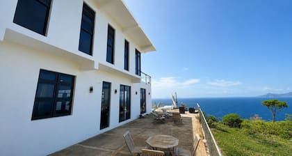 Grenadine Sky - Luxury 4BD Villa with Pool overlooking Caribbean Sea