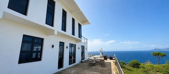 Grenadine Sky - Luxury 4BD Villa with Pool overlooking Caribbean Sea