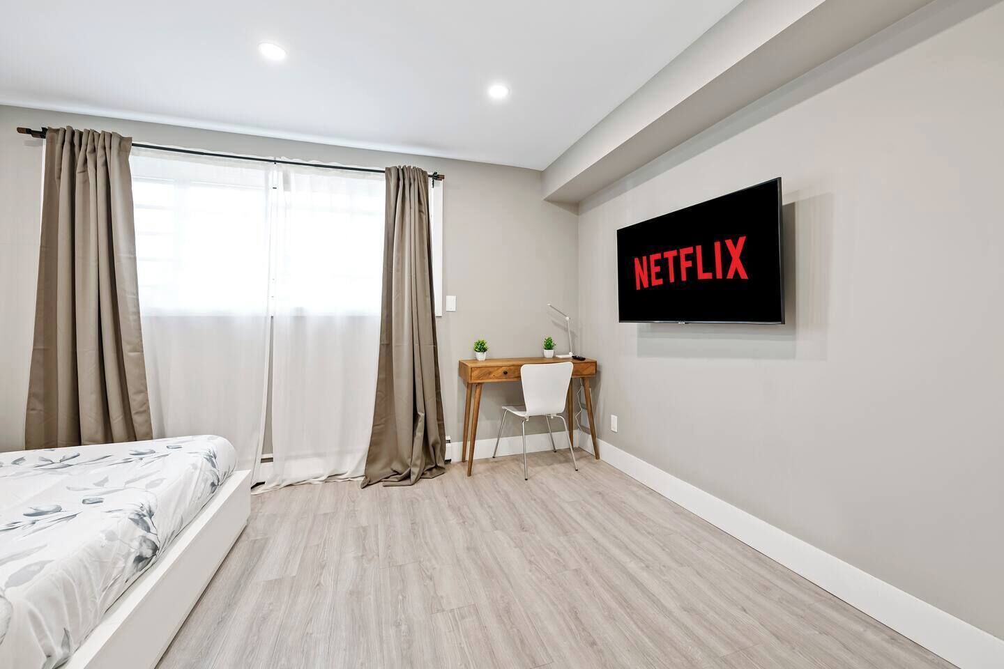 1 chambre, bureau, fer et planche à repasser, Wi-Fi