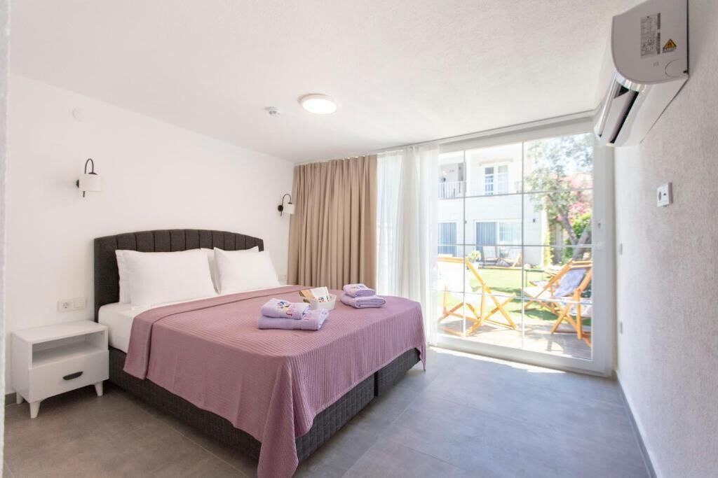 In-room safe, laptop workspace, blackout curtains, soundproofing
