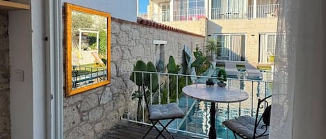 Superior Room, Pool View | Outdoor dining