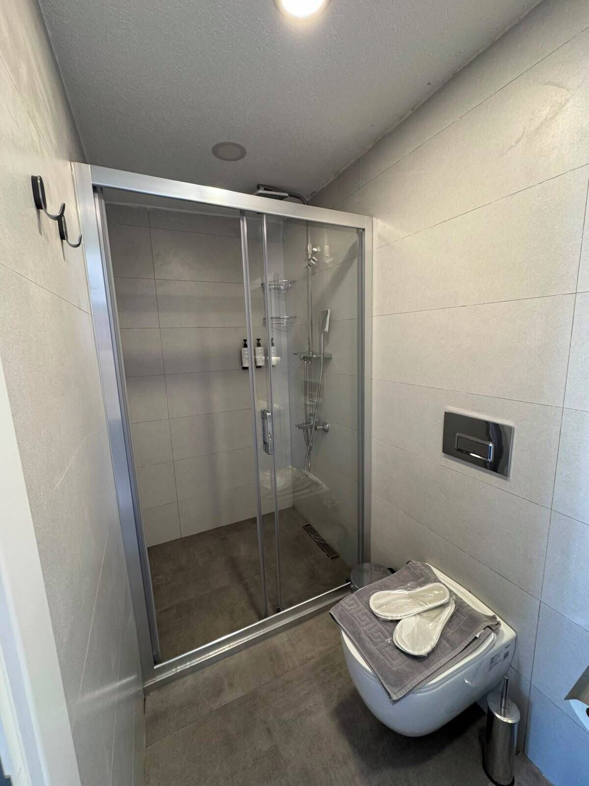 Superior Room, Pool View | Bathroom