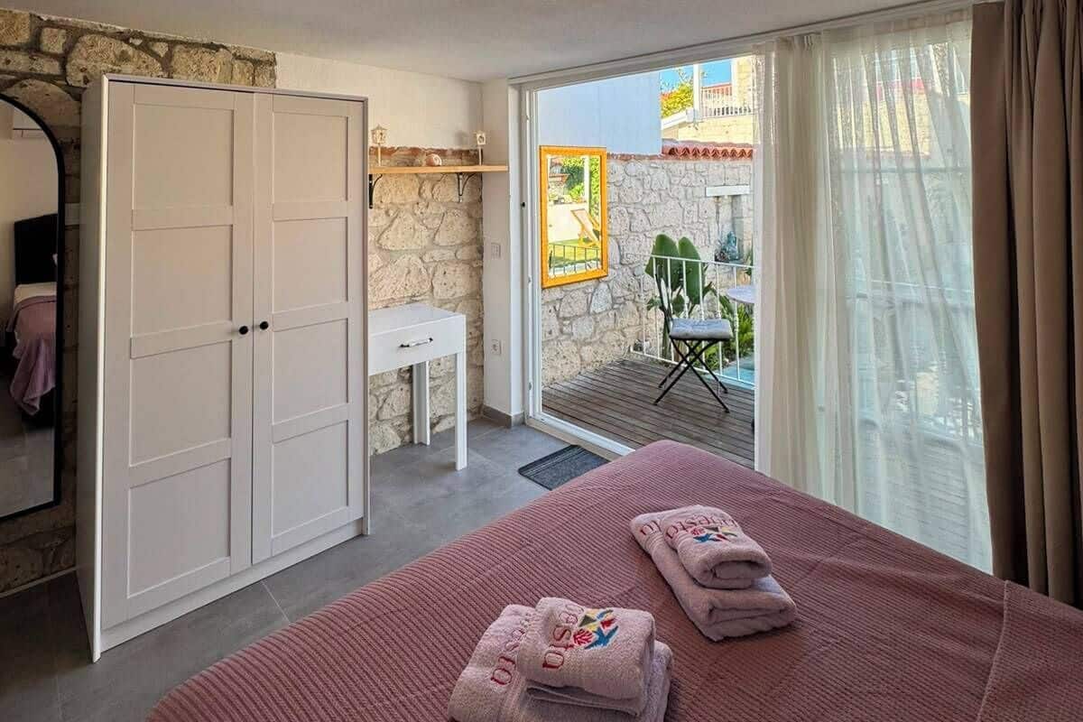 Superior Room, Pool View | In-room safe, laptop workspace, blackout drapes, soundproofing