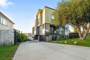 Unclassified image, 4 of 37, button - The Family Townhouse with Bunk Beds and Air-Con (Auckland East)