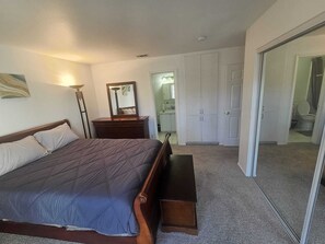 Room - 2-bedroom townhome in fabulous Inglewood with AC and comfort (Inglewood)