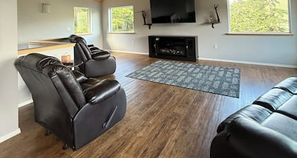 Scenic Eyak Lake View Home w/ Private Hot Tub