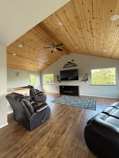 Scenic Eyak Lake View Home w/ Private Hot Tub