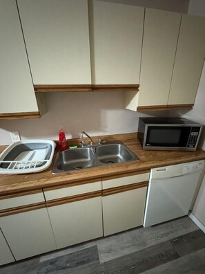 Private kitchen - 2 bedroom apartment in a prime location (Edmonton)