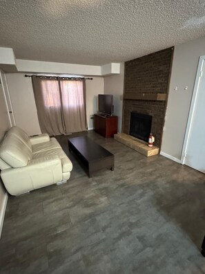 Living area - 2 bedroom apartment in a prime location (Edmonton)