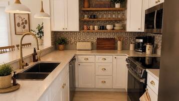 Coffee/tea maker, fridge, microwave, stovetop