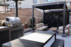 Outdoor dining - Furnished 2 Bedroom in Santiago in Greystar Somma (Santiago)