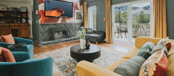 Waterfront + Pool + Kayaks + Fire pit + Game Room