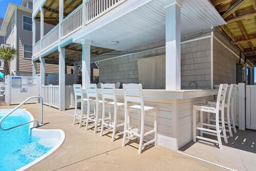Spacious 7-bedroom Beach House in fantastic Ocean Isle Beach w/ Private Pool&AC
