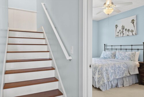 Spacious 7-bedroom Beach House in fantastic Ocean Isle Beach w/ Private Pool&AC