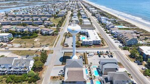 A coastal residential area with a prominent Oceanisle sign, a beach, and a marina. - Spacious 7-bedroom Beach House in fantastic Ocean Isle Beach w/ Private Pool&AC (Ocean Isle Beach)