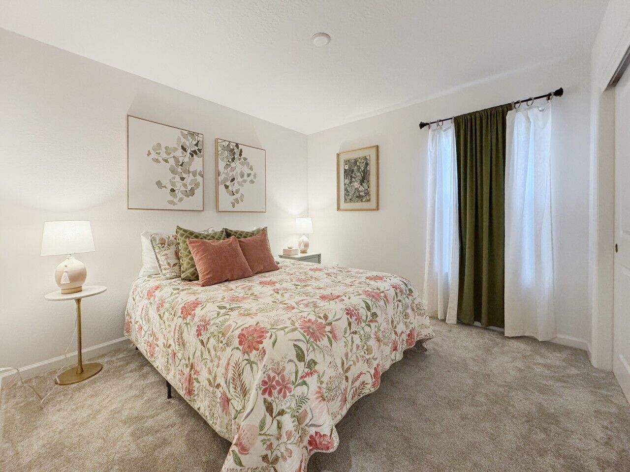 3 bedrooms, desk, iron/ironing board, WiFi