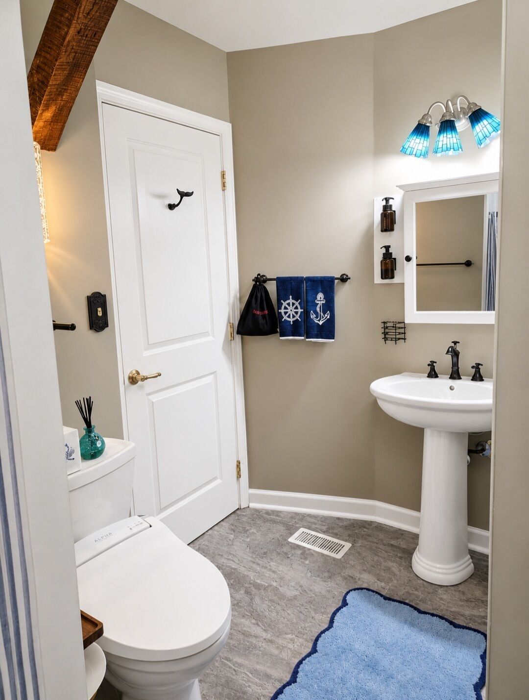 Habitación Signature, vistas al patio | Baño | Ducha, secador de pelo, toallas y jabón