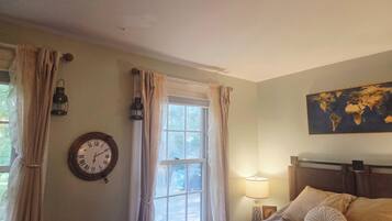 Signature Room, Courtyard View | Laptop workspace, WiFi (free)