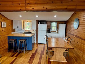 Dining - Relaxing 3BR Cabin on Blue Dog Lake I Screened Porch I Fireplace I Lakefront (Waubay)