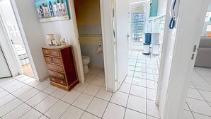 A bathroom with a toilet, a shower area, and a sink. - Apartment sea view - 4 guests (Cabourg)