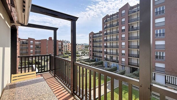 A balcony with a view of a residential building complex. - Apartment sea view - 4 guests (Cabourg)