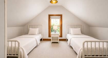 Fairway Retreat: hot tub, pool, outdoor bar, gym & fire pit. 1 mile to downtown