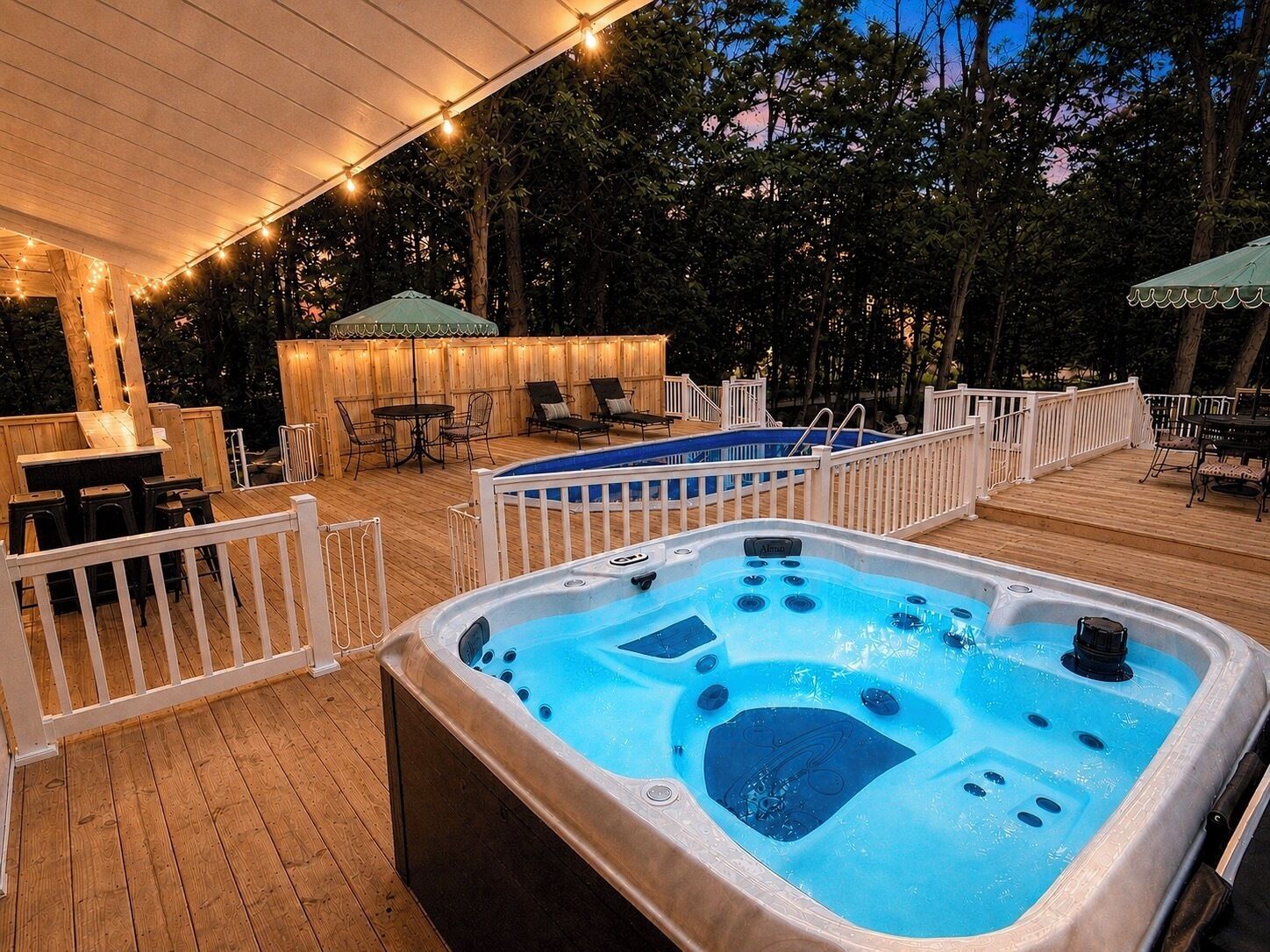 Outdoor spa tub