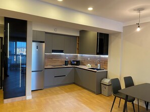 Private kitchen - Cozy Apartment in Ulaanbaatar City Center, Near Shangri-La (Ulaanbaatar)