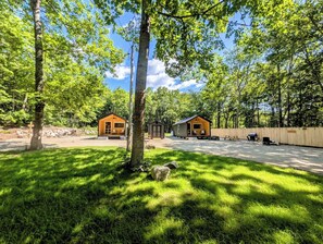 A property with two wooden cabins, a paved driveway, and a grassy area with trees. - NEW Donnell Pond Cabin, free kayaks, hiking, fishing (Franklin)