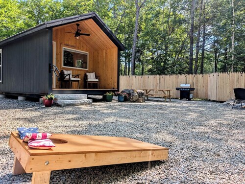 NEW Donnell Pond Cabin 1, kayaks, hiking, fishing
