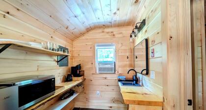 NEW Donnell Pond Cabin 1, kayaks, hiking, fishing