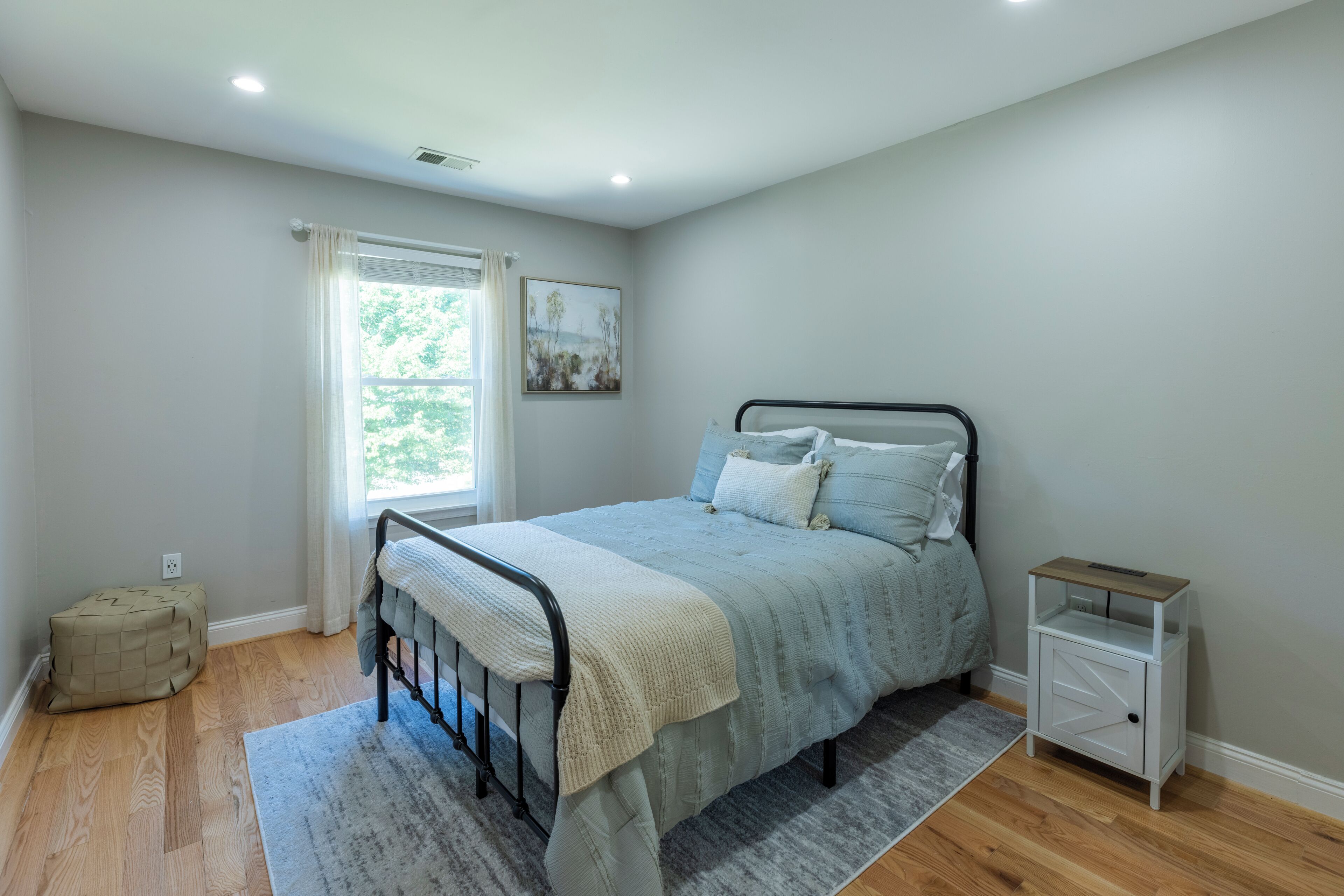 3 bedrooms, desk, iron/ironing board, WiFi