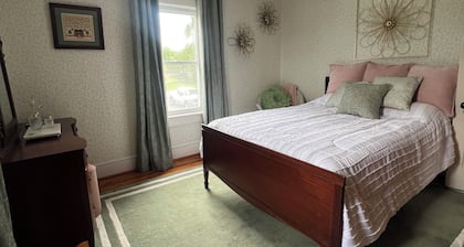 Choptank River waterfront 4 bed Farmhouse with camping on Eastern Shore Maryland
