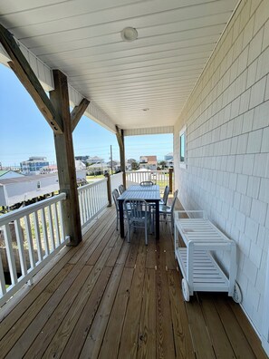 Outdoor dining - Salty Breeze, 5 bed/4.5 bath POOL (Surf Cithh)
