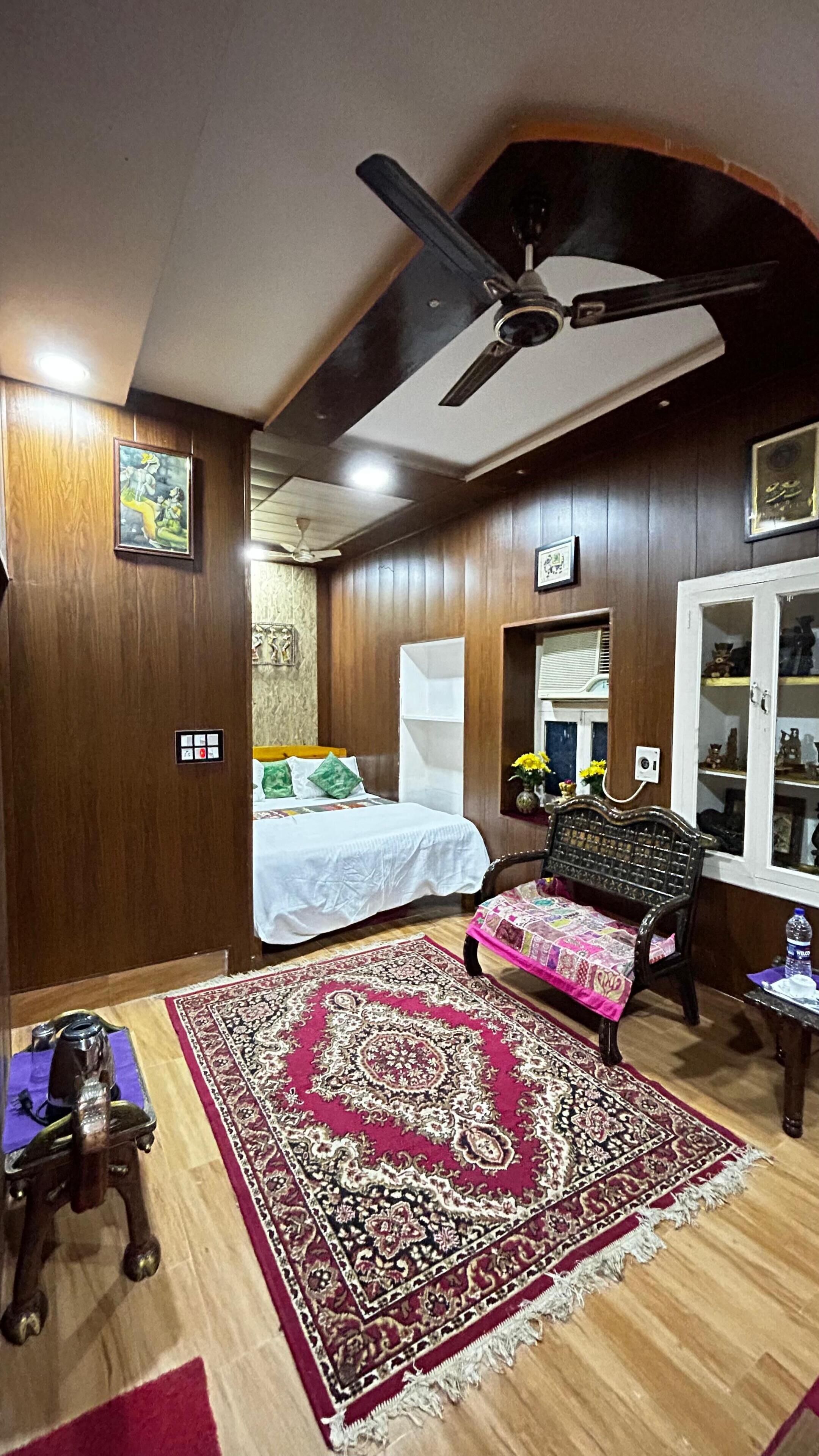 Deluxe Double Room, City View | Blackout drapes, WiFi (free)