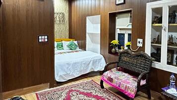 Deluxe Double Room, City View | Blackout drapes, WiFi (free)