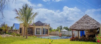 3-bedroom villa, private pool, beach 7 minutes away