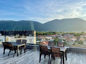 Outdoor dining - Vrbo Property (Ilidža)