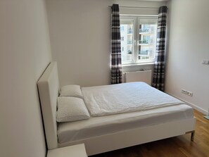 2 bedrooms, desk, iron/ironing board, WiFi
