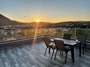 Outdoor dining - Vrbo Property (Ilidža)