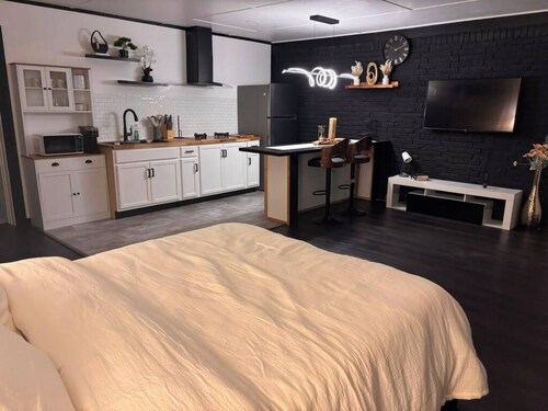Cozy 1-Bedroom Bethany Studio at Stonecrest