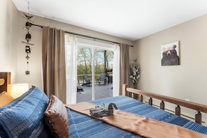 Room - Blue Canoe: Cozy Fall Lakefront Escape (East Stroudsburg)