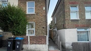 House, 2 Bedrooms | Exterior