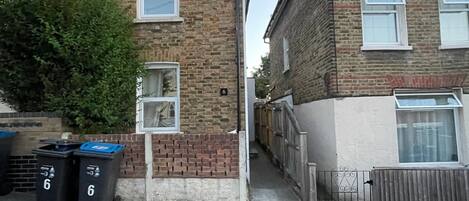 House, 2 Bedrooms | Exterior