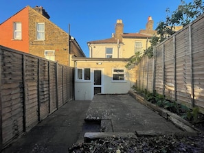 House, 2 Bedrooms | Balcony - Full House - Croydon Centre (Croydon)