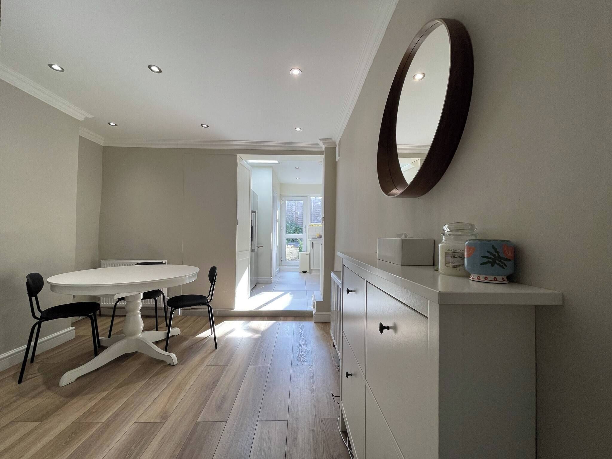 House, 2 Bedrooms | Dining room