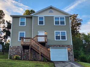 Unclassified image, 3 of 6, button - 3-bedroom home 10 minutes from Virginia Tech, family-friendly and pet-friendly (Christiansburg)