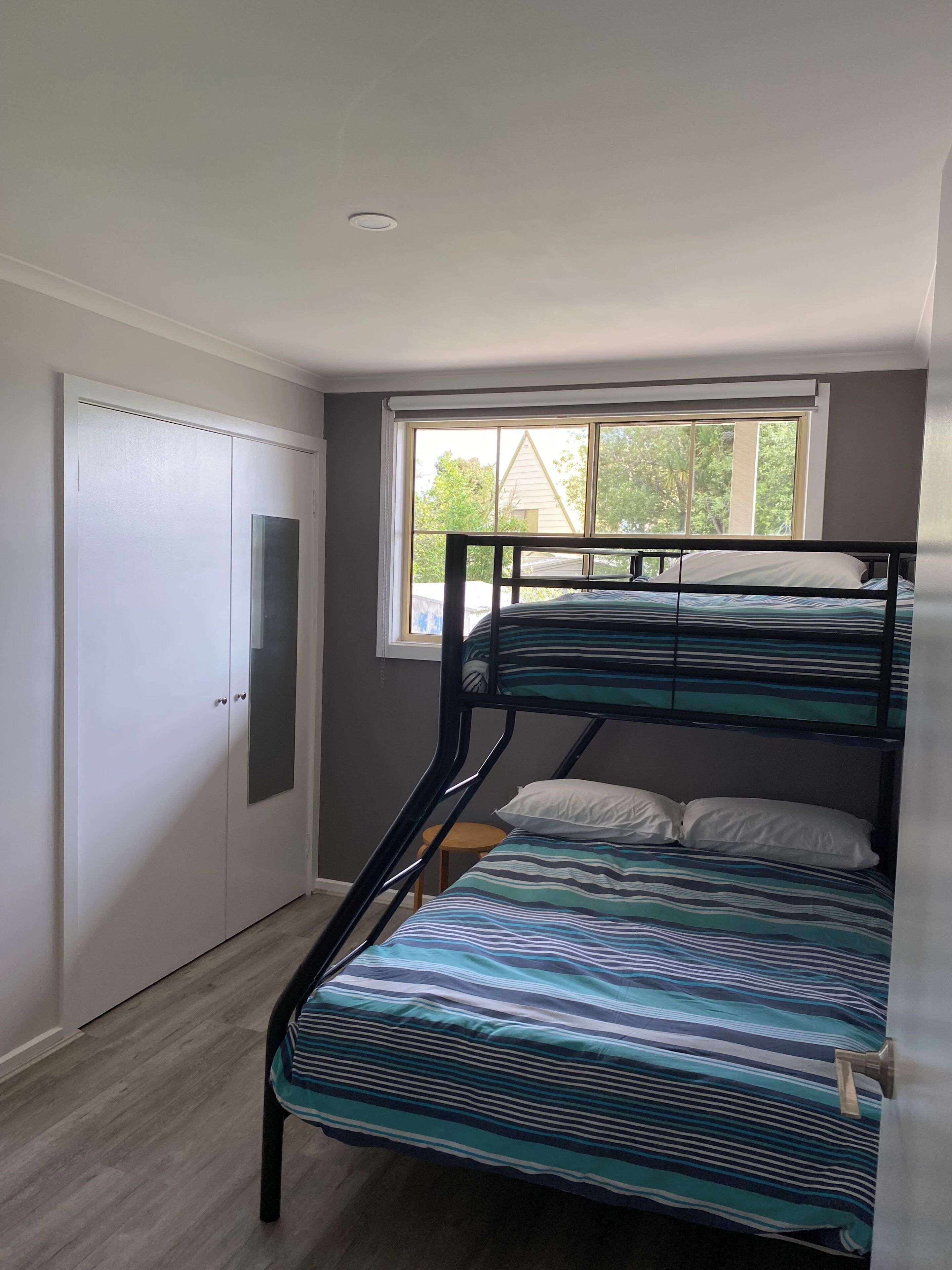 4 bedrooms, iron/ironing board, Internet