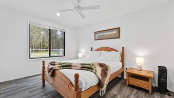 Iron/ironing board, internet, bed sheets