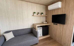 Casa rodante Deluxe, patio, vista a la montaña | Área de sala de estar